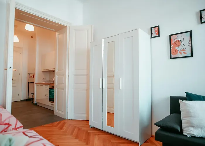 Raimond Apartment Top 12